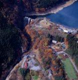 相俣ダムと相俣発電所の写真