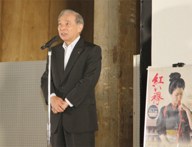 映画の完成披露試写会（6月25日）に出席した大澤正明知事の写真