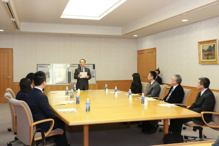 織田沢議長の挨拶する写真