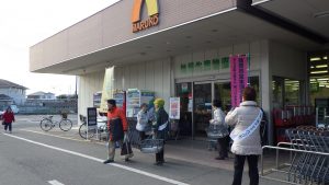 スーパー丸幸宮本店におけるレジ袋削減店頭啓発の画像1