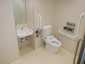 令和4年度 県立嬬恋高等学校管理教室棟トイレ改修建築工事写真