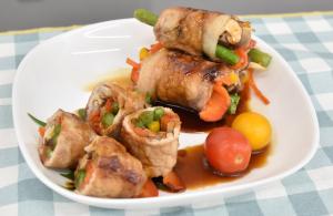 しいたけとしめじの豚肉巻きの写真