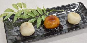 三種の焼き団子 きのこと味噌バターの饗宴の写真