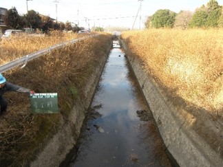 大正用水地区の老朽化した水路・改修前の写真