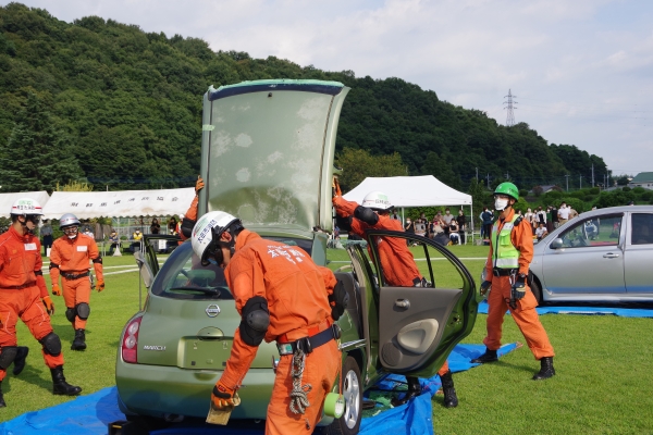 震災想定訓練（交通救助）の写真