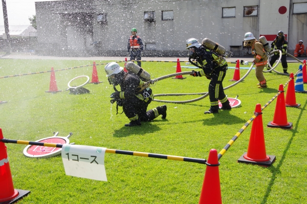 ポンプ操法的放水の写真