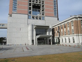 行政庁舎前ロータリーの写真
