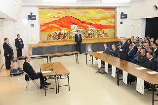 長野原町での前田大臣会談の様子写真
