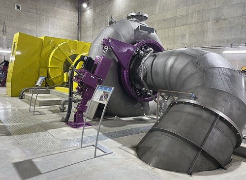 八ッ場発電所設置の水車発電機の写真