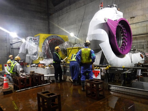 発電機と水車ケーシングの写真