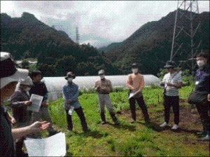 指導農家からの講評の様子の写真