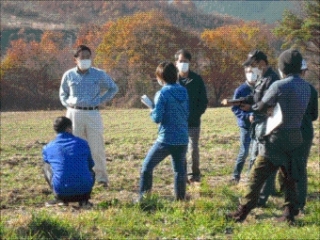 種苗会社担当者と意見交換の様子写真