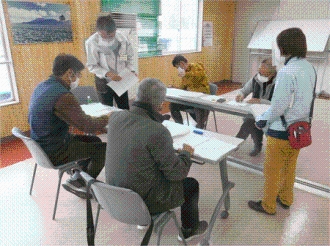 少人数での更新支援会の様子写真