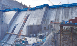 建設が進む八ツ場ダム（30年2月）の写真