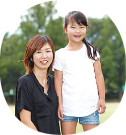 前回参加した鈴木恵子さん（左）と奏絢さん親子の画像