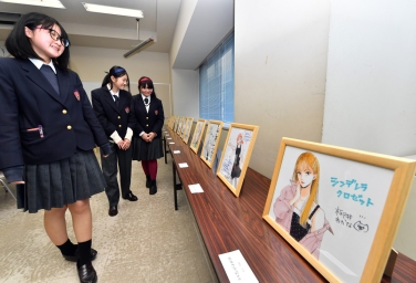 本県ゆかりの漫画家によるチャリティー色紙展の画像