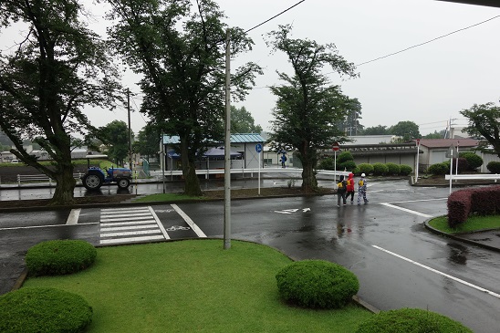 雨の中、自主的に試験コースを確認の画像