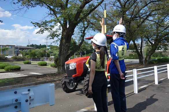 研修最終日の免許試験に挑むの画像