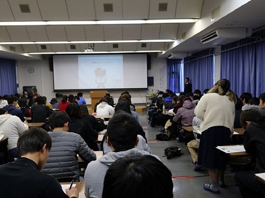 たくさんの学生が質問していましたの画像