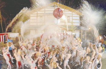 湯かけ祭りの画像