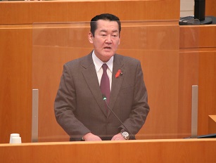 委員長　川野辺達也