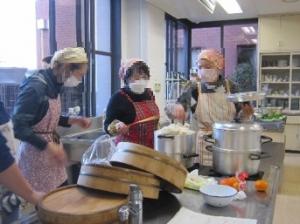 伝統食作りの様子の写真