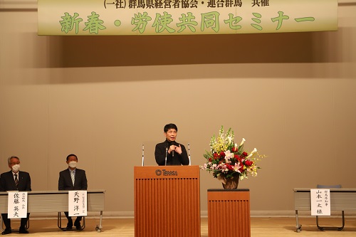 写真：祝辞を述べる山本知事