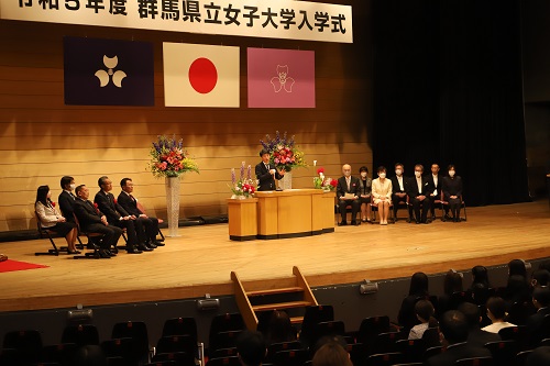 写真：祝辞を述べる山本知事