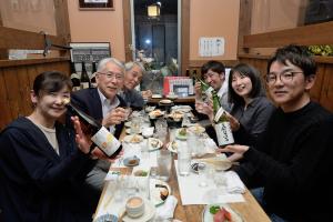 飲食店での試飲会の画像