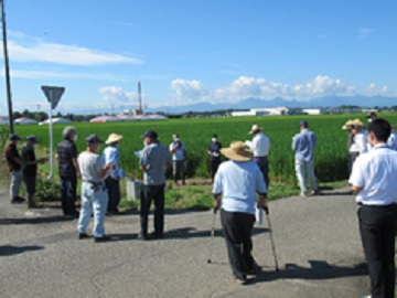 現地検討会の様子の画像