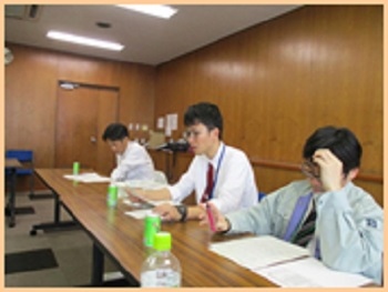 プロジェクト会議の風景写真