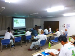 神流町柿生産者組合「病害虫防除講習会」を開催写真1