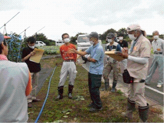 ほ場見学の様子2画像