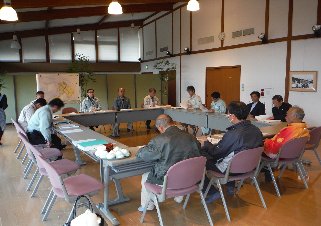 牛の平土地改良事業役員会の様子写真