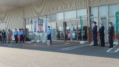 出発式での太田警察署長のあいさつの写真