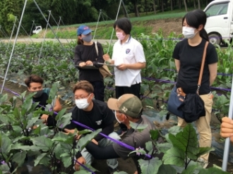 参加者同士の意見交換の様子写真