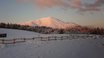 見晴らしまきばから望む浅間山の写真