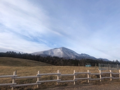 11月末頃の浅間山　前夜は牧場でも雪が舞っていました　写真