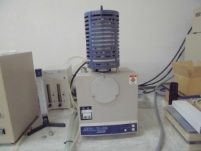 熱重量示差熱分析装置の写真
