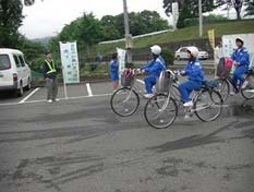 地域連携の様子「あいさつ運動」写真