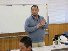 高崎商科大学　萩原　豪先生の講義の様子写真