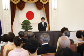 写真：祝辞をの述べる山本知事