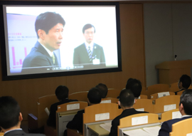 写真：試写会の様子