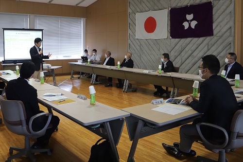 写真：懇談会の様子