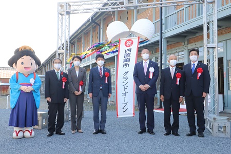 写真：繭玉開きの様子