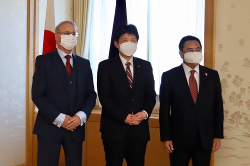 写真：山本知事とブフラル大使と井田名誉領事