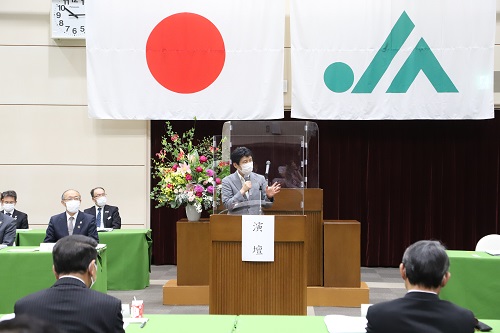 写真：祝辞を述べる山本知事