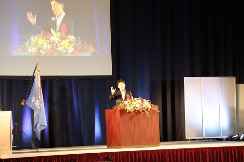 写真：土地改良の重要性を説明する山本知事