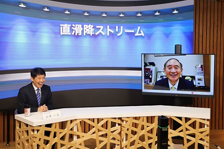 写真：菅前総理との対談の様子