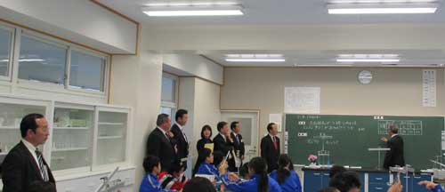 写真：藤岡市立小野小学校での調査の様子